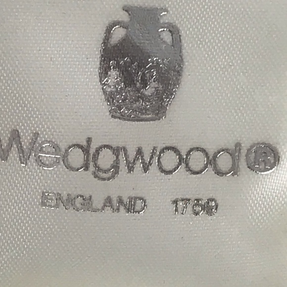 VINTAGE WEDGWOOD - Annual Jasperware Sleigh Ornament - Picture 4 of 7